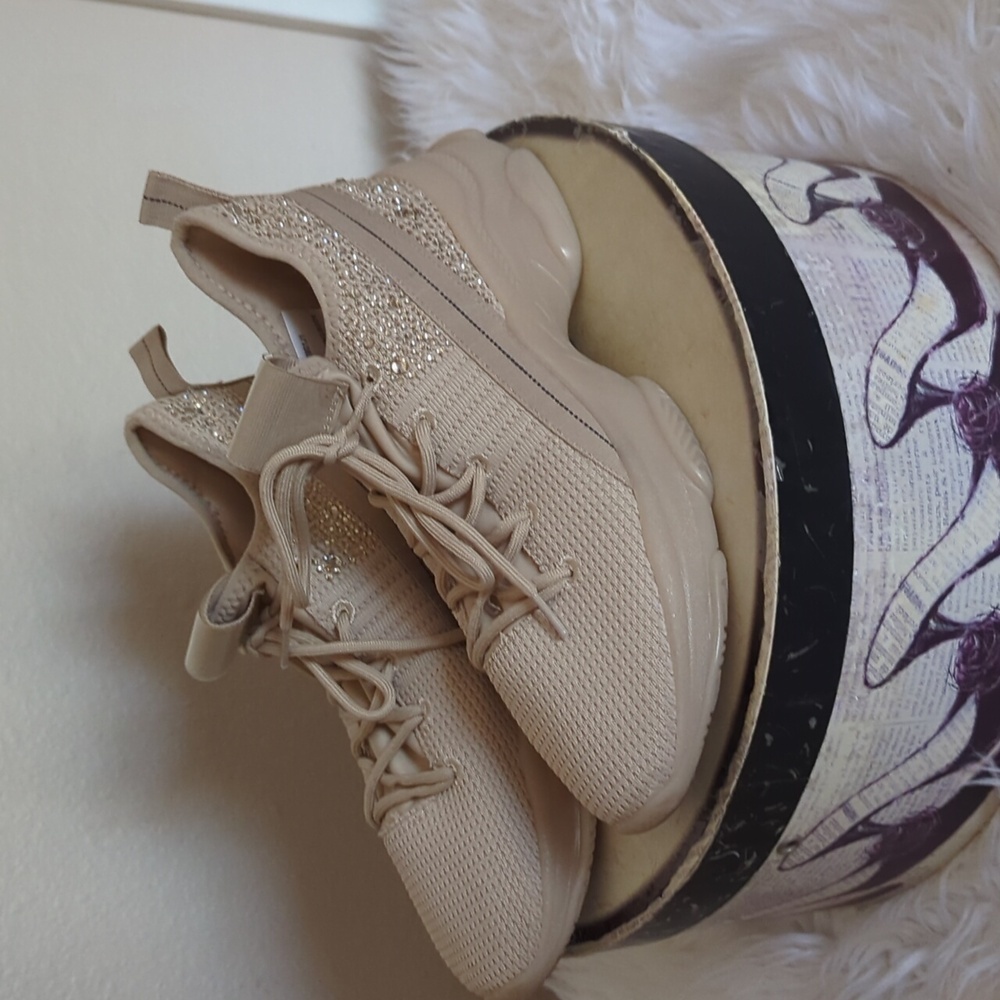Madison Girl Step Up Your Street Style with Our Natural  Arch Support Sne…